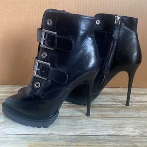 Alexander McQueen buckled booties size 7